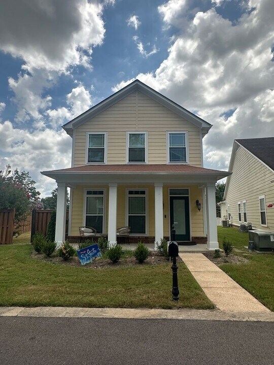 1080 Island Mist Cir in Memphis, TN - Building Photo