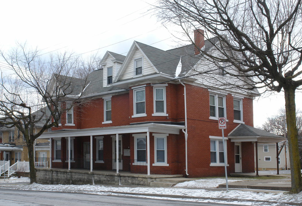 110 S Barnard St in State College, PA - Building Photo