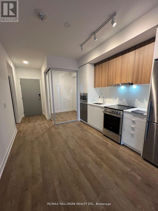 30 Upper Mall Wy in Vaughan, ON - Building Photo - Building Photo