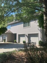 140 Dickinson Ln in Mahwah, NJ - Foto de edificio - Building Photo