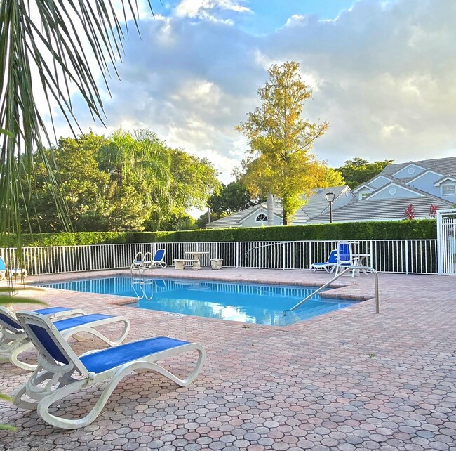 8707 Forest Hills Blvd