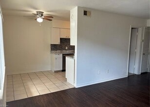 815 Sandy Ct, Unit 801 in Virginia Beach, VA - Building Photo - Building Photo