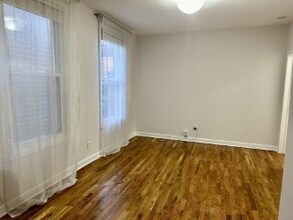 2233 W Shakespeare Ave, Unit 2R in Chicago, IL - Foto de edificio - Building Photo