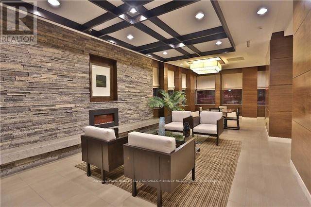 1 Hurontario St in Mississauga, ON - Building Photo - Building Photo