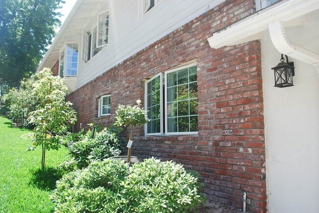 property at 526 Venado Vista Dr