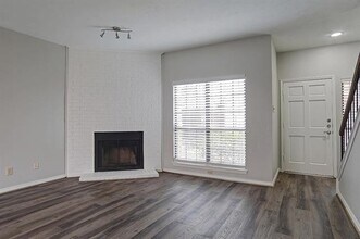 9910 Royal Ln in Dallas, TX - Building Photo - Building Photo
