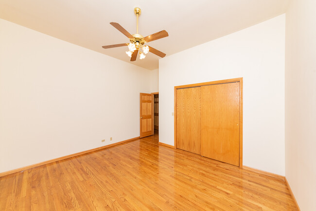 2375 W Montana St, Unit 2C in Chicago, IL - Building Photo - Building Photo