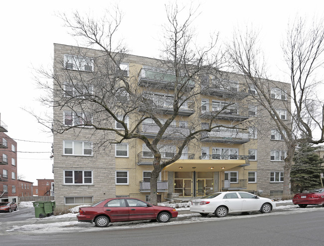 4845 Bourret in Montréal, QC - Building Photo - Building Photo