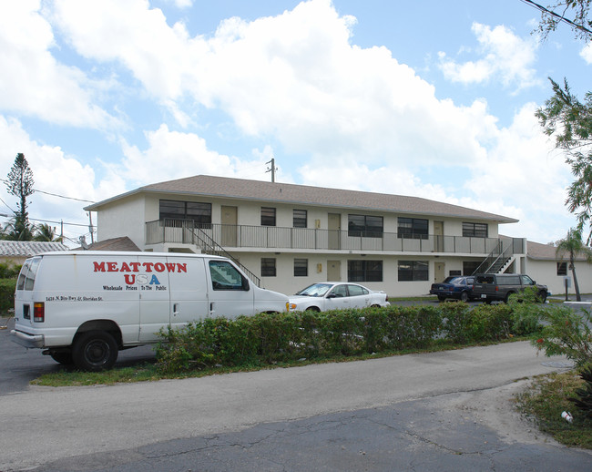 23 SE 12th St in Dania Beach, FL - Building Photo - Building Photo