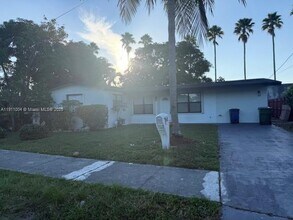 640 SW 11th Ave in Hallandale Beach, FL - Building Photo - Building Photo