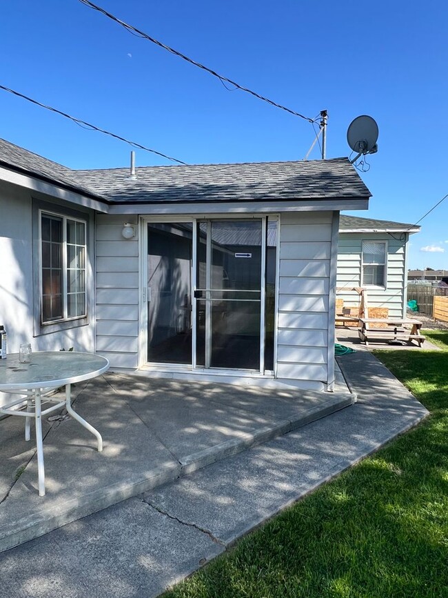 704-704 W 4th Ave in Moses Lake, WA - Building Photo - Building Photo
