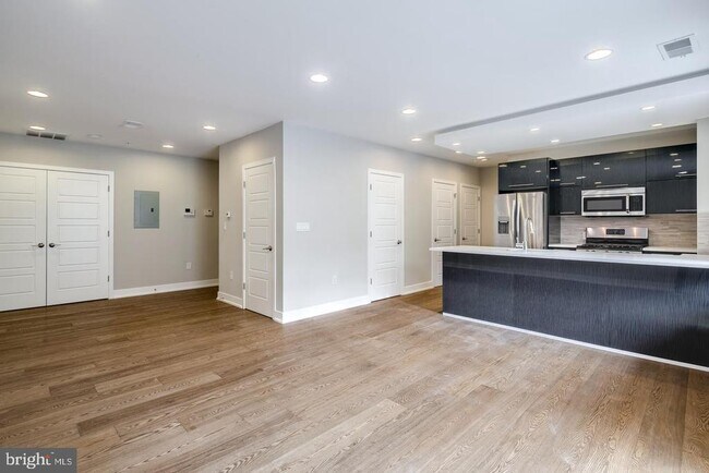 820-24 N 3rd St, Unit UNIT 204 in Philadelphia, PA - Building Photo - Building Photo