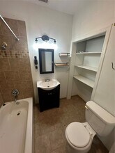 10715 Hillman Dr in Dickinson, TX - Building Photo - Building Photo