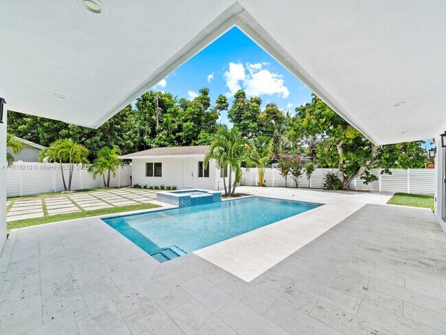 19715 SW 99th Pl in Miami, FL - Building Photo - Building Photo