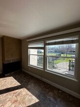 3722 W Benjamin Holt Dr, Unit 13 in Stockton, CA - Foto de edificio - Building Photo