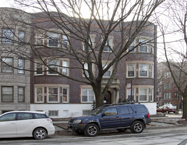 853 W Grace St in Chicago, IL - Foto de edificio - Building Photo