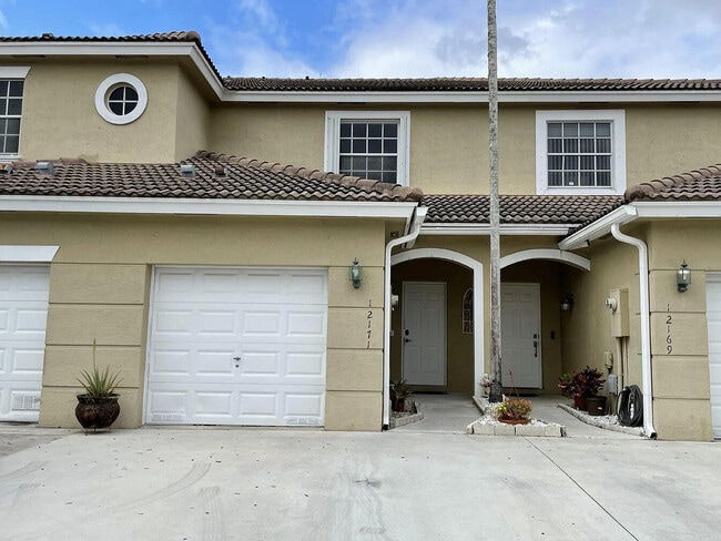 12171 SW 4th St in Pembroke Pines, FL - Building Photo - Building Photo