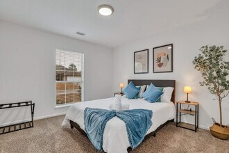 286 Teal Lake Dr in Richmond Hill, GA - Building Photo - Building Photo