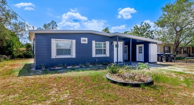 property at 919 N Hastings St