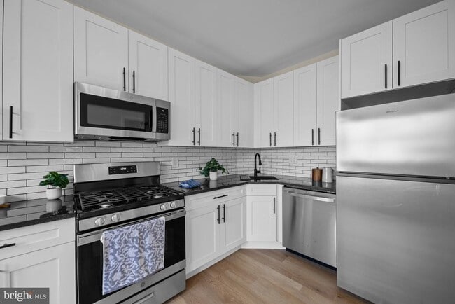 7608 Chelwynde Ave in Philadelphia, PA - Building Photo - Building Photo