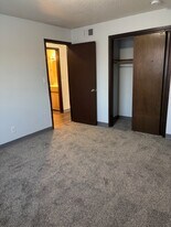 1611 Center Point Rd NE in Cedar Rapids, IA - Building Photo