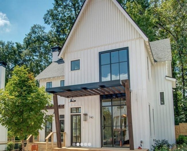 property at 740 Belt Loop SE
