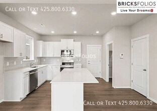 14914 204th Ave E in Bonney Lake, WA - Foto de edificio - Building Photo