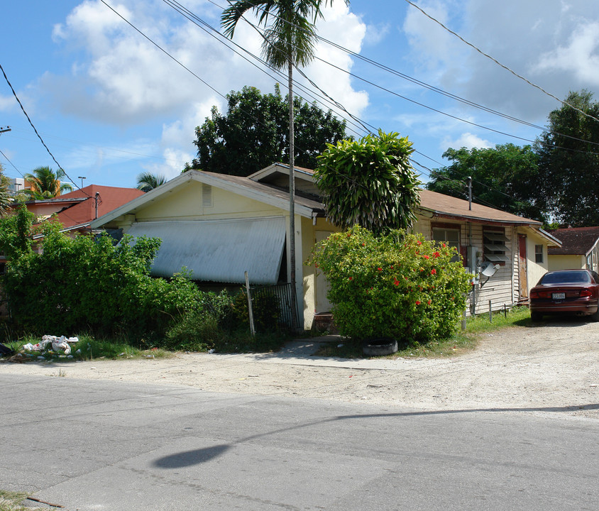 8237 NE 1st Ave in Miami, FL - Building Photo