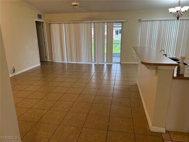 422 Pinehurst Ave in Lehigh Acres, FL - Building Photo - Building Photo