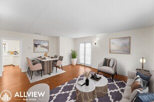 1018 W 18th St in Costa Mesa, CA - Building Photo