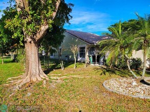 10445 NW 8th Ct in Coral Springs, FL - Building Photo - Building Photo