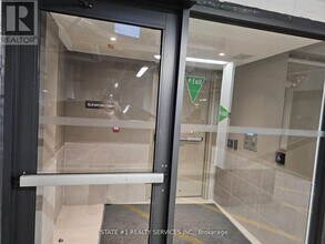 204 Burnhamthorpe Rd E in Mississauga, ON - Building Photo - Building Photo