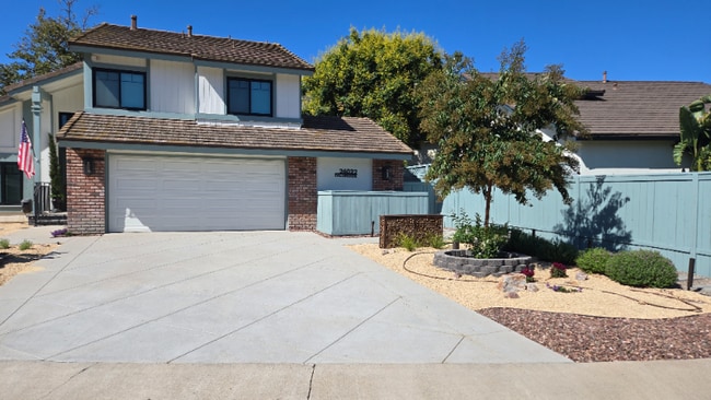26022 Fallbrook in Lake Forest, CA - Building Photo - Building Photo