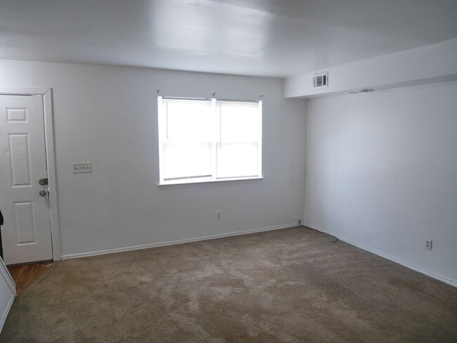 351 Willow Dr in Elkton, MD - Building Photo - Building Photo