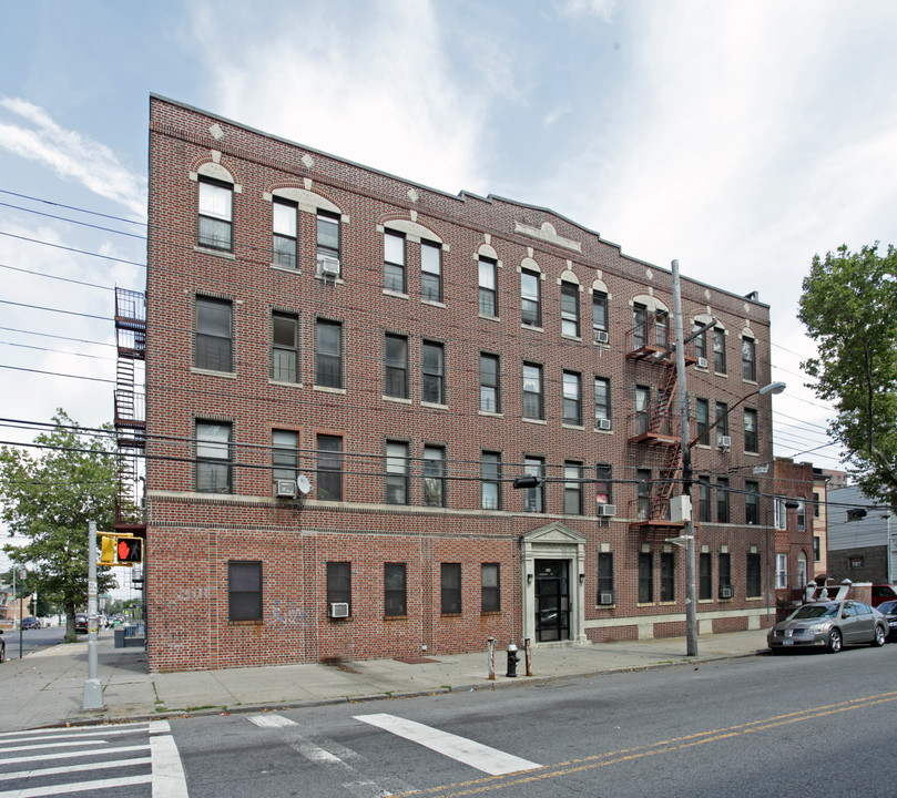 939 Thomas S Boyland St in Brooklyn, NY - Foto de edificio