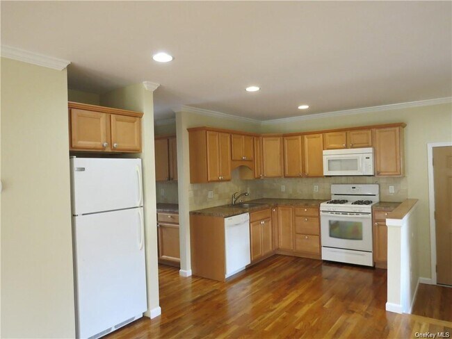106 Newport Bridge Rd, Unit 4 in Warwick, NY - Building Photo - Building Photo