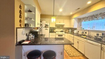 32 Ketley Pl in Princeton, NJ - Building Photo