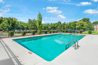 Crown Point Luxury Apartments at Kingsport in Concord, NC - Foto de edificio - Building Photo