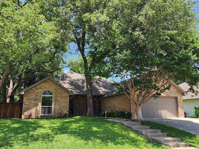 10108 Regent Row St in Fort Worth, TX - Building Photo