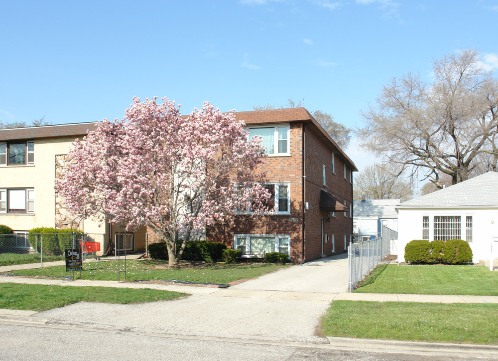 1922 N 18th Ave in Melrose Park, IL - Foto de edificio