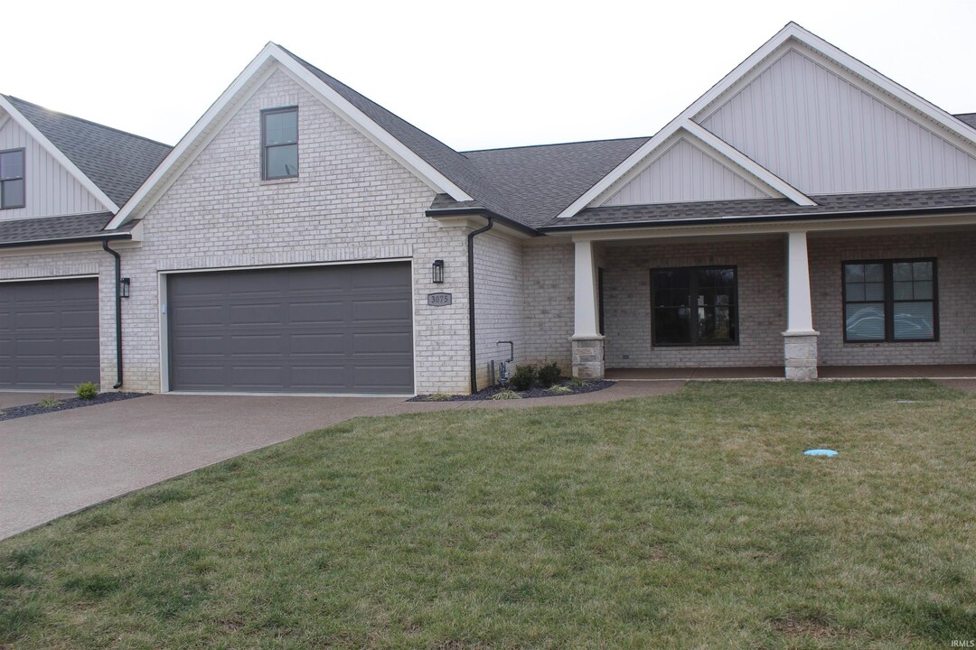 3075 White Oak Trl in Newburgh, IN - Building Photo