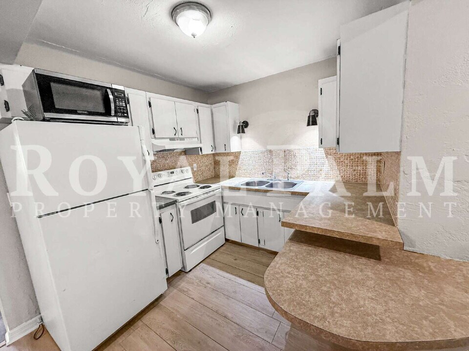 3744 Estelle Ave in Ft. Myers, FL - Building Photo