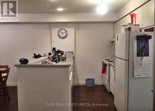 222 Kenilworth Ave in Toronto, ON - Building Photo - Building Photo