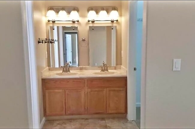 200 Desert Breeze Dr in Horizon City, TX - Building Photo - Building Photo