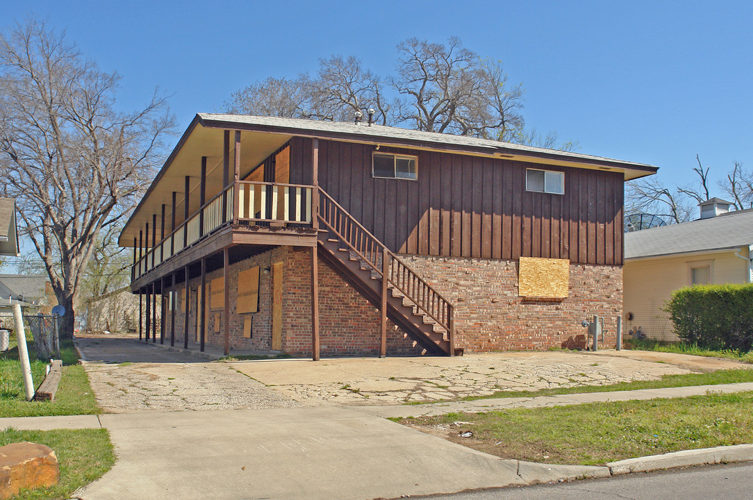 2417 E 8th St in Tulsa, OK - Building Photo