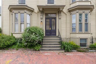 256 Vaughan St in Portland, ME - Building Photo - Building Photo
