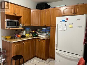 3555 Derry Rd E in Mississauga, ON - Building Photo - Building Photo