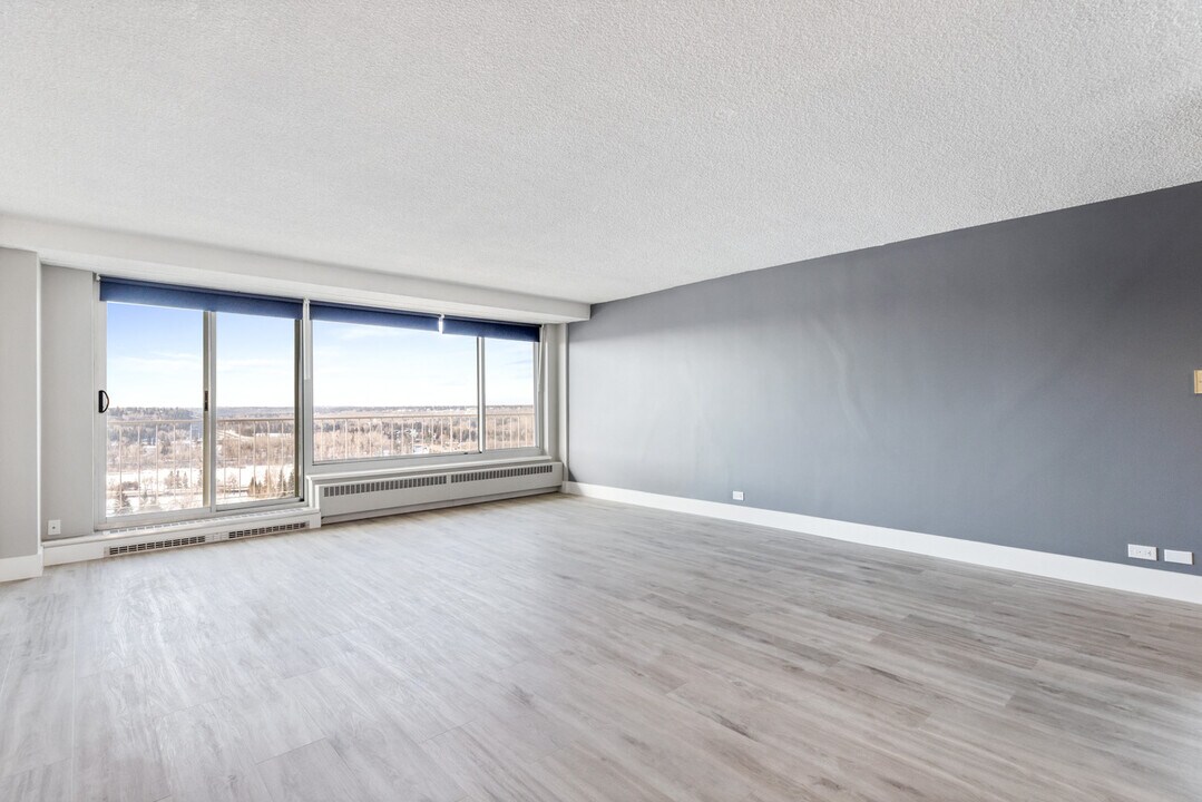 12207-12207 Jasper Ave in Edmonton, AB - Building Photo