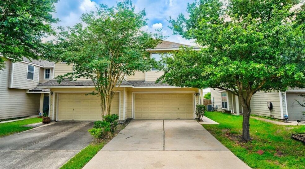 8743 Thistlemoor Ln in Houston, TX - Foto de edificio