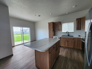 5706 E Avett Pl in Sioux Falls, SD - Building Photo - Building Photo